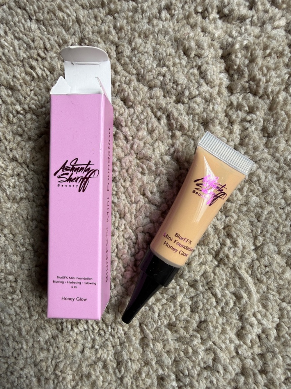 🥳 7/10!! NEW Mini Foundation - Honey Glow